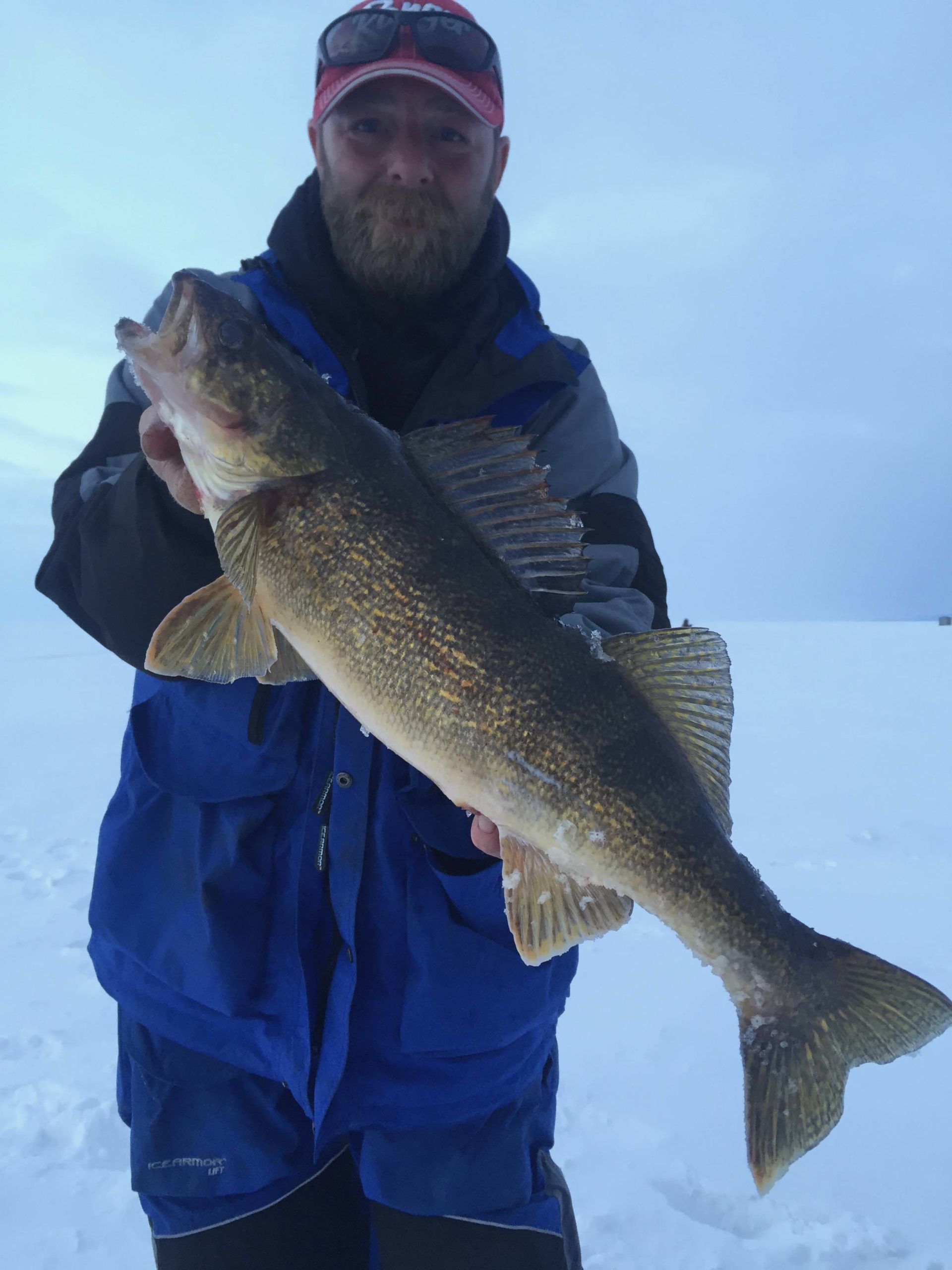 Ice Fishing: Guide to Great Techniques for Catching Walleye, Pike